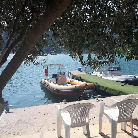 Geni Bay 2 * Geni (Lefkada)